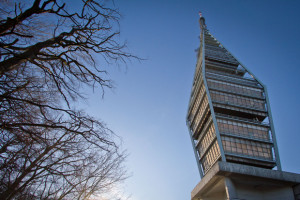 ILUSTRAÈNÁ SNÍMKA - Televízna vea stojaca na vrchu Kamzík v Malých Karpatoch na Kolibe v nadmorskej výke 433 m n. m. je najvyie poloenou stavbou v Bratislave. Vea je vysoká 194 metrov a jej vrchol dosahuje výku 635 m n. m. Bratislava, 29. december 2012. Foto: SITA/¼udovít Vaniher