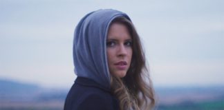 Zuzana Mikulcová - Dievča