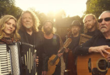 Robert Plant už nikomu nemusí nič dokazovať. Napriek tomu jeho nový projekt "Saving Grace" pôsobí ako zjavenie.