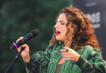 JÚLIA KOZÁKOVÁ: OSLAVA KREHKOSTI NA FLOR NUEVA EP